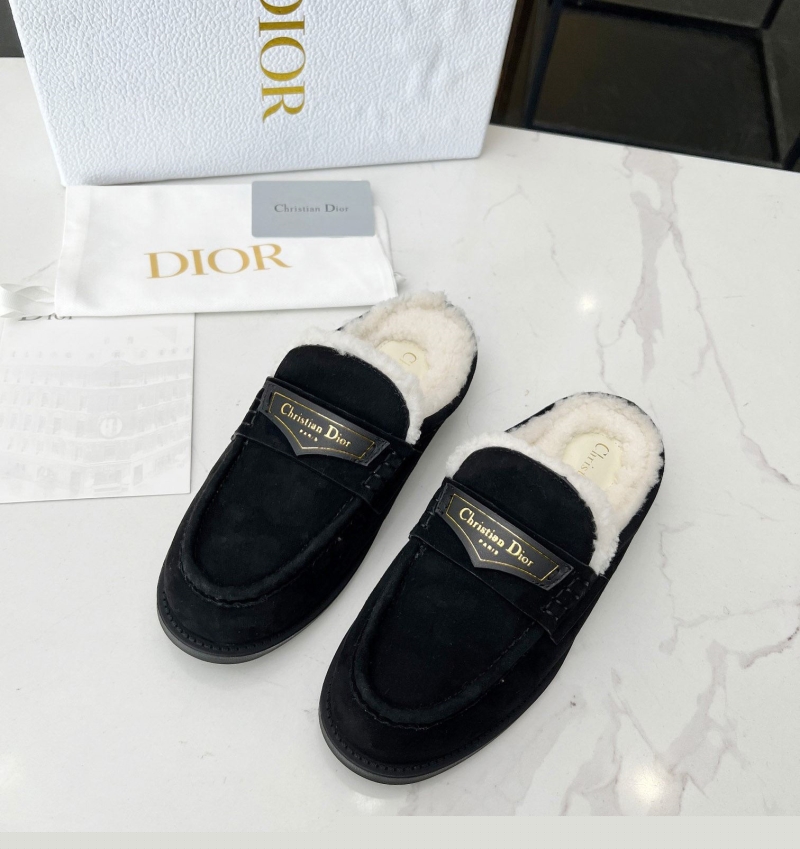 ch**an D*or slippers